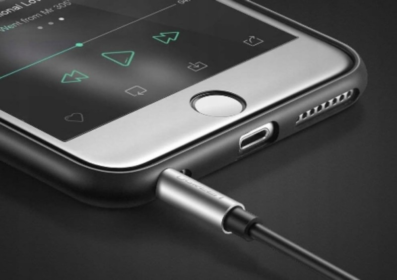 Kabel audio UGREEN AV123 mini jack 3,5 mm – 2× mini jack 0,2 m