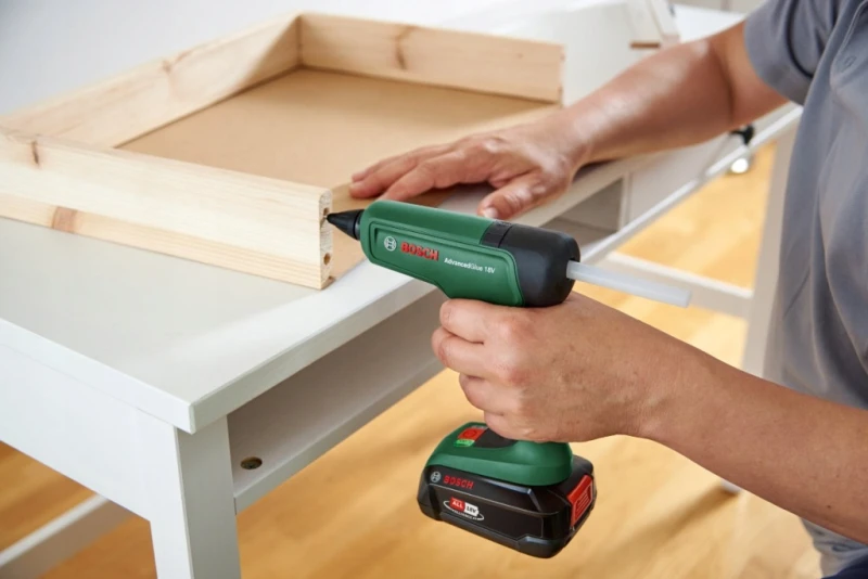 Bosch AdvancedGlue 18V akumulatorowy pistolet do kleju na gorąco 11 mm