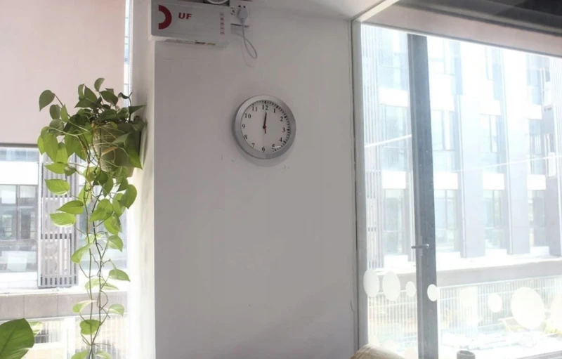 Zegar ścienny z kamerą 1080p wykrywanie ruchu microSD- Ymbzy